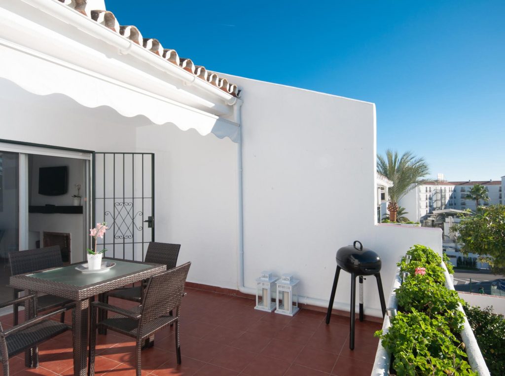 Super-Nice, Renovated Apartment For 4 Persons With Amazing Pool Near Puerto Banus & Marbella