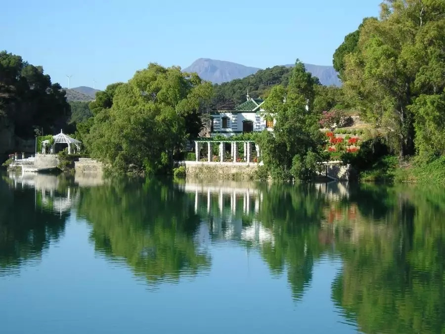 The lake by the Caminito del Rey