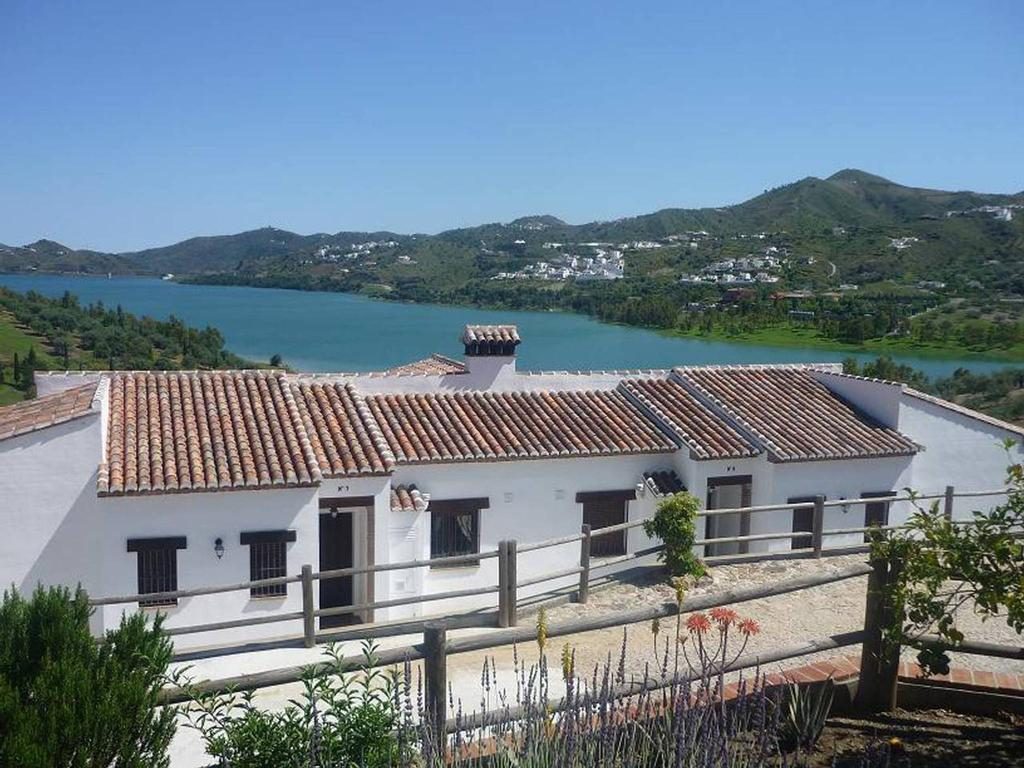 Super Nice Cottages For 4-6 Persons Directly By The Viñuela Lake, East of Malaga