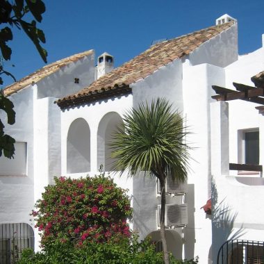 Picturesque Ibicenco townhouse in Estepona
