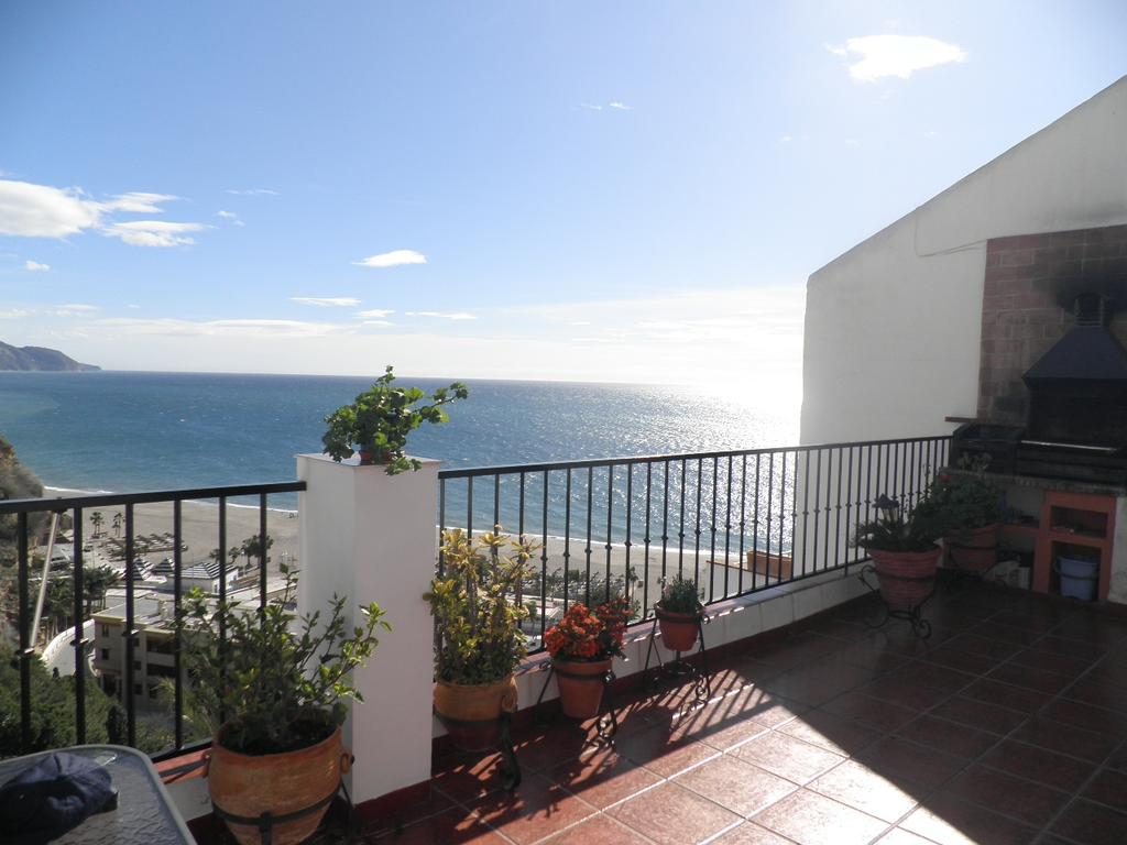 Great 3-Bedroom Apartment For 6-7 With Huge Terrace And Amazing Views Over The Beach And The Mediterranean Sea