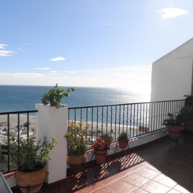 Great Apartment with sea views in Nerja town