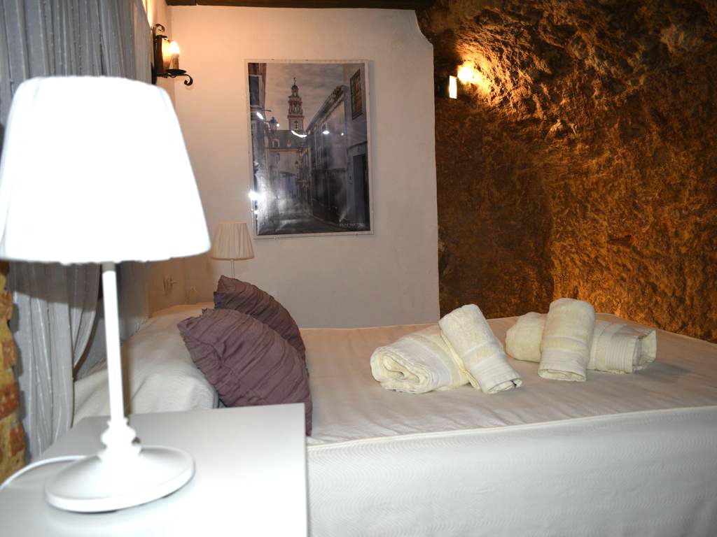 Love Nest For 2 Persons, Between Seville And Cordoba. A love nest, wide and comfortable, full of charm, details and comforts.
