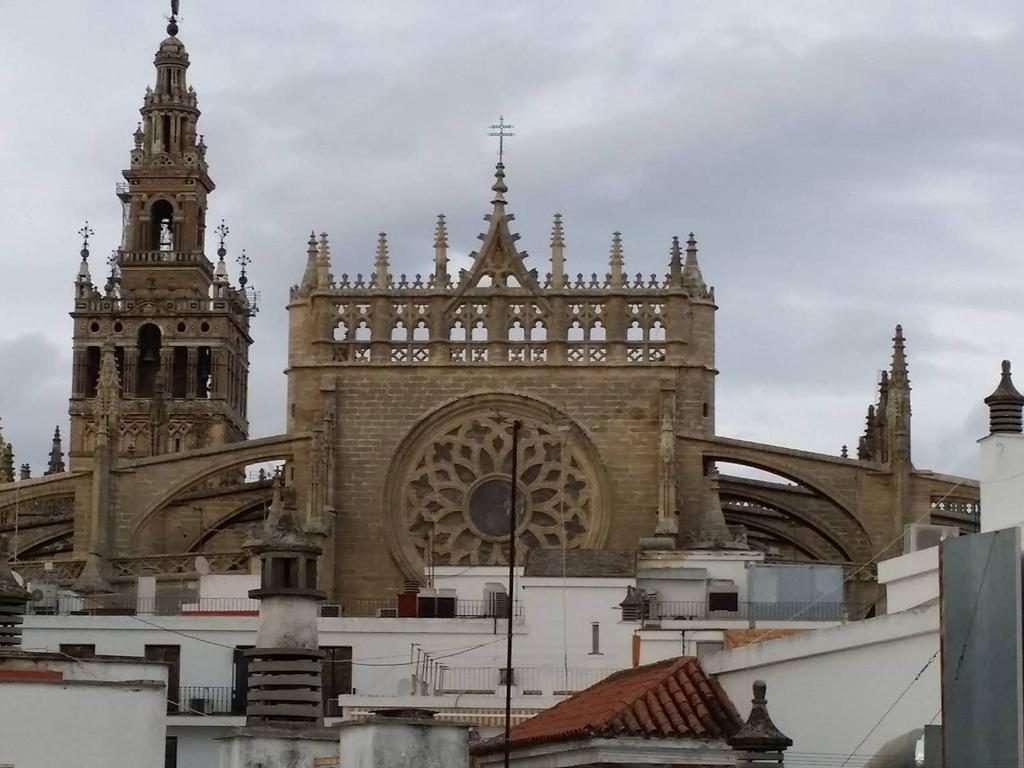 Other beautiful places to stay away from the crowds in Seville city center