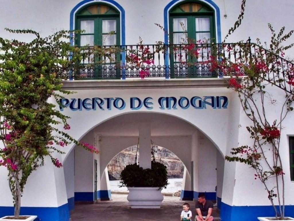 Bijou ground floor apartment with terrace in picturesque Puerto de Mogan.