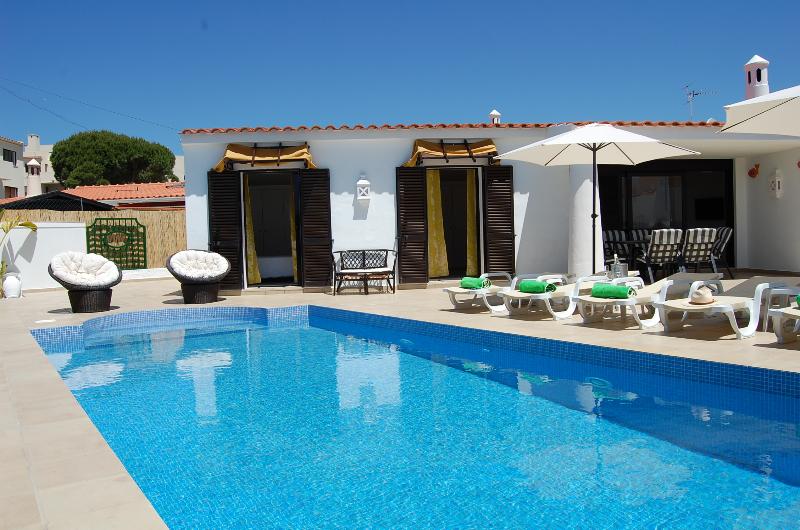 Amazing villas for 4-10 persons in perfect location on Oura beach, near Albufeira