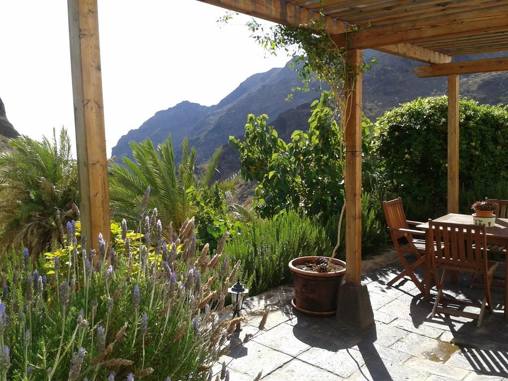 Fantastic Canarian finca for 2-4 persons in the mountains of West Tenerife with amazing views to La Gomera island