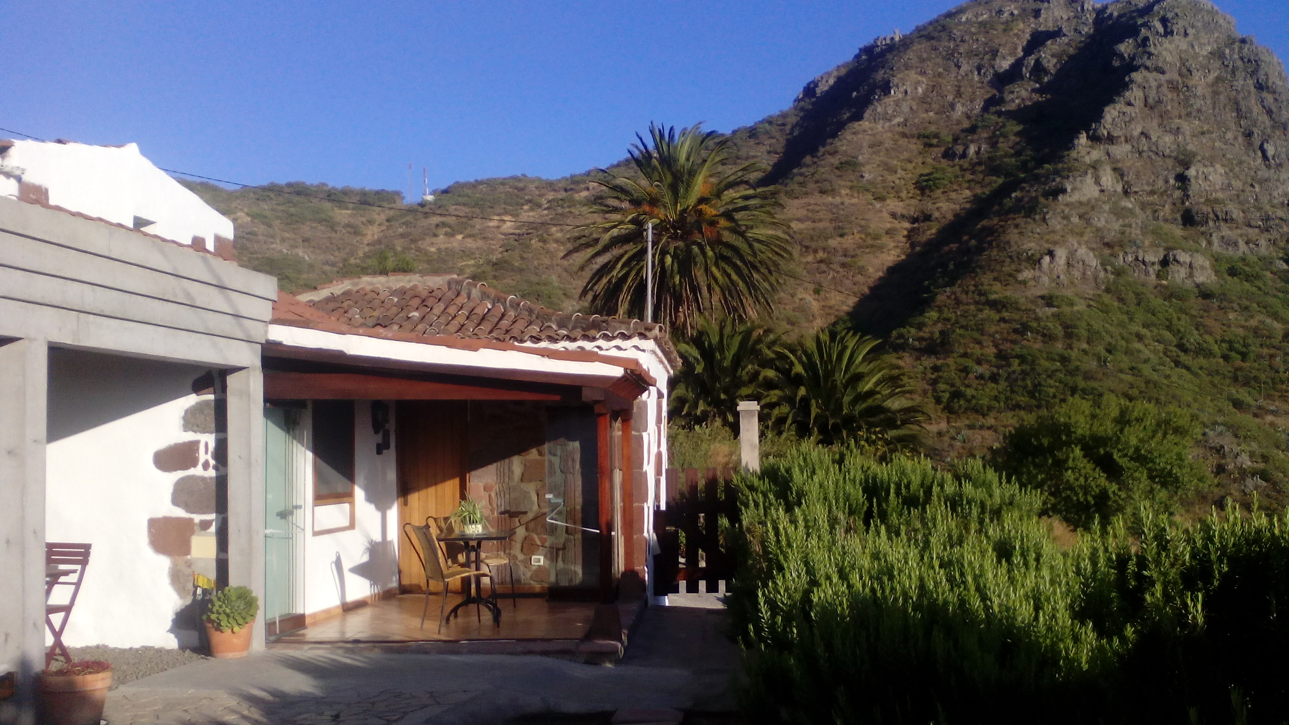 Super-cosy cottage for 2-3 people in the mountains with amazing views to La Gomera