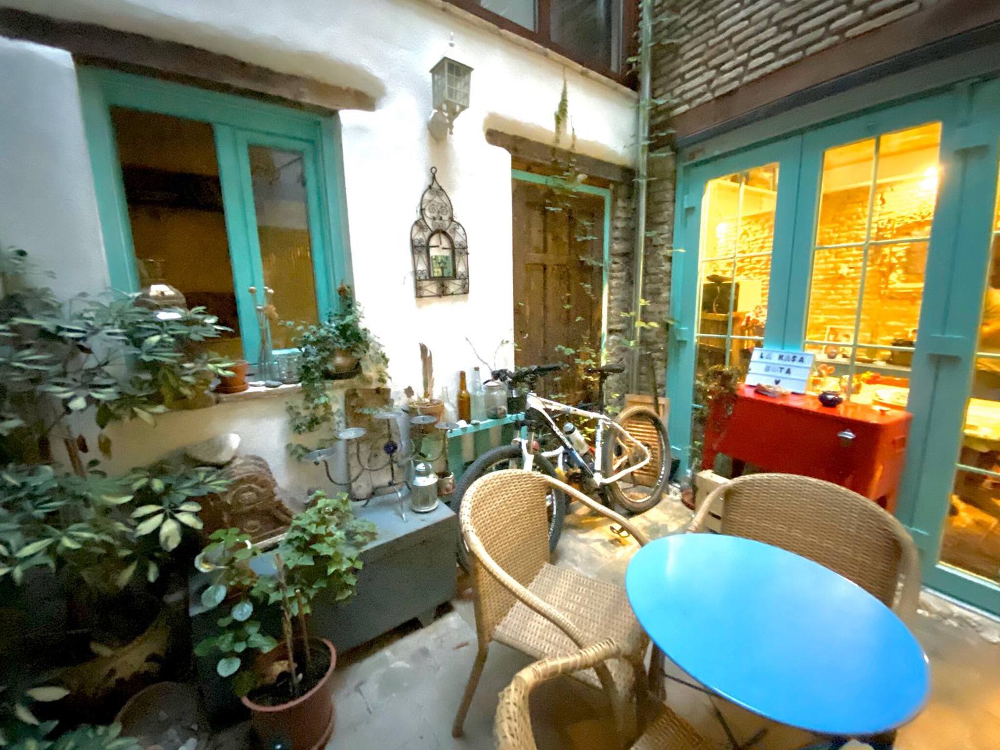 Charming urban style apartment for 2-6 persons in the center of Granada city