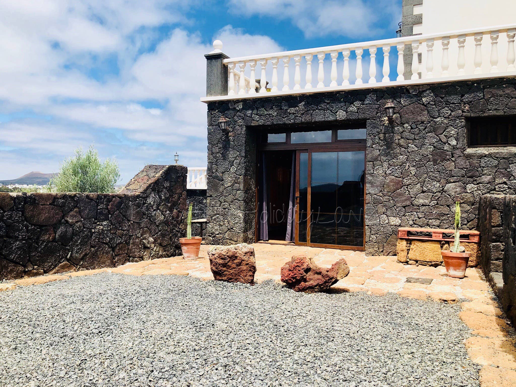 New build country house for 2-5 people with great views over the central part of Lanzarote