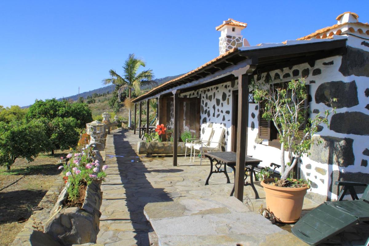 Great little stone cottage for 2-3 people with amazing views near the Cumbre Vieja volcano