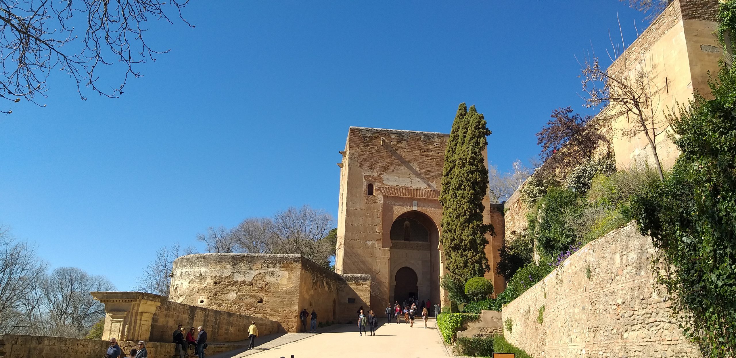 How to secure tickets for the La Alhambra palace in Granada?