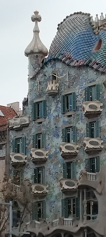 Gaudí´s Casa Battlo seen from the outside