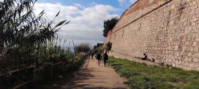 Beautiful walk in green surroundings on Montjuïc mountain - with views of Barcelona city